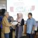 Rektor UMSU Serahkan Royalti 130 Penulis Buku Terbitan UMSU Press