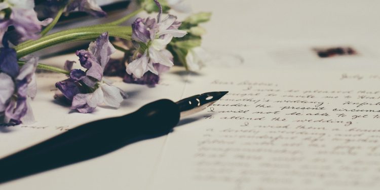 Puisi Pengertian, Ciri, Bentuk, Macam dan Contohnya