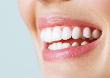 Memutihkan Gigi Secara Alami: Tips dan Cara yang Efektif