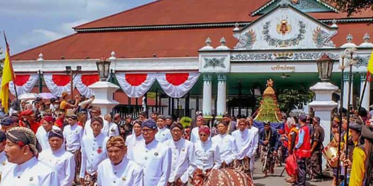 5 Tradisi Unik Menyambut Hari Raya Idul Fitri di Beberapa Daerah Indonesia