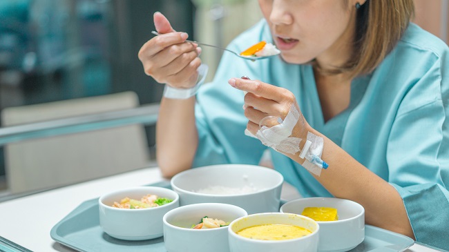 Makan Makanan Bekas Orang Lain, Benarkah Bisa Tularkan Penyakit?