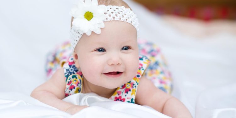 50 Nama Bayi Perempuan Islami dengan Awalan R