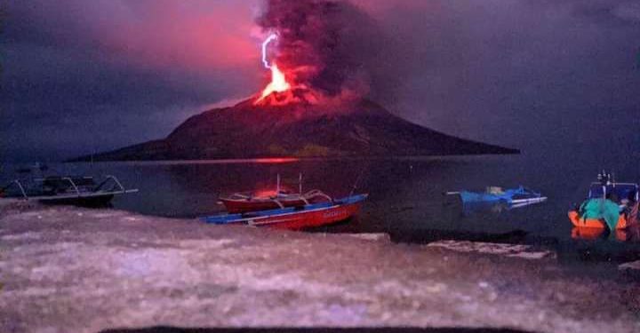 Dampak Erupsi Gunung Ruang Gorontalo: Evakuasi Massal dan Ancaman Tsunami