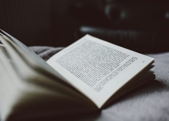 Konjungsi Kronologis: Pengertian, Ciri, dan Contoh Kalimatnya