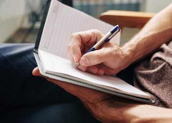 Cara Membuat Teks Fantasi : Jenis - Jenis dan Contohnya