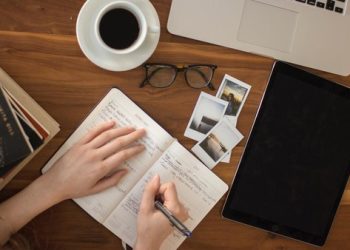 Definisi Teks Eksposisi: Ciri - Ciri Serta Struktur Penulisan