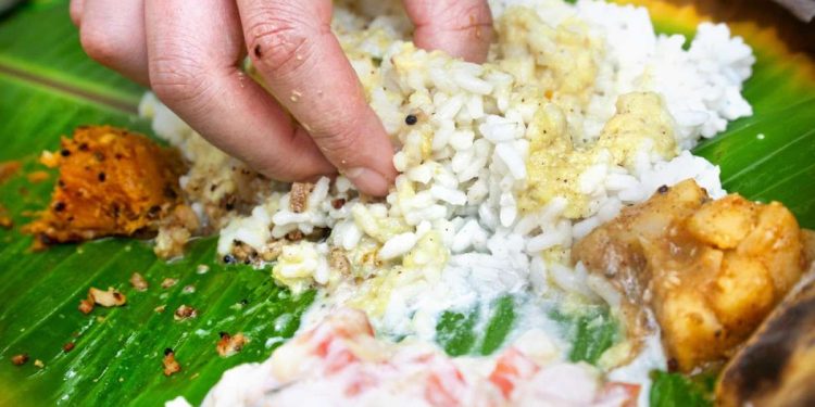 Manfaat Makan Menggunakan Tangan Menurut Islam