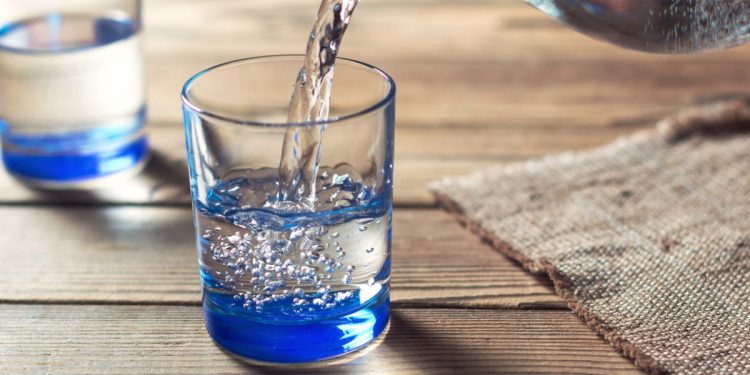 Bahaya Terlalu Banyak Minum Air Sebelum Tidur