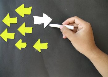 Apa Sih yang Dimaksud dengan Oposisi? Berikut Pengertiannya!