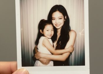 Prompt dan Cara Menggunakan Gemini AI untuk Foto Nostalgia Diri Sendiri Versi Masa Kecil dan Sekarang