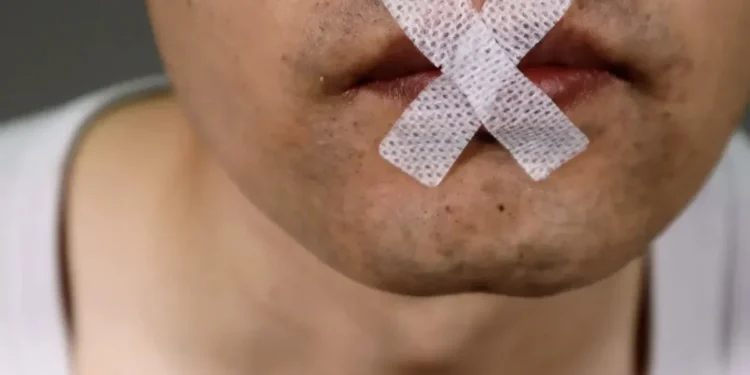 Apa Itu Mouth Taping? Simak Penjelasannya