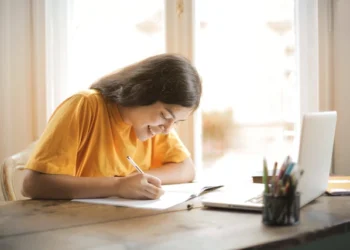 Cara Membuat Literature Review yang Baik dan Benar untuk Penelitian