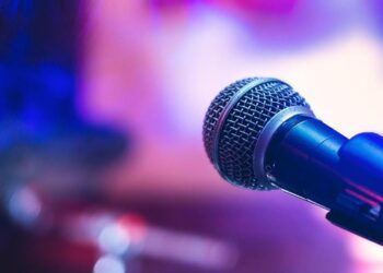 Ingin Jadi Moderator Presentasi yang Baik? Ini 5 Cara yang Wajib Dikuasai