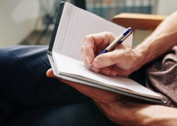 Cara Menulis Teks Eksplanasi yang Benar