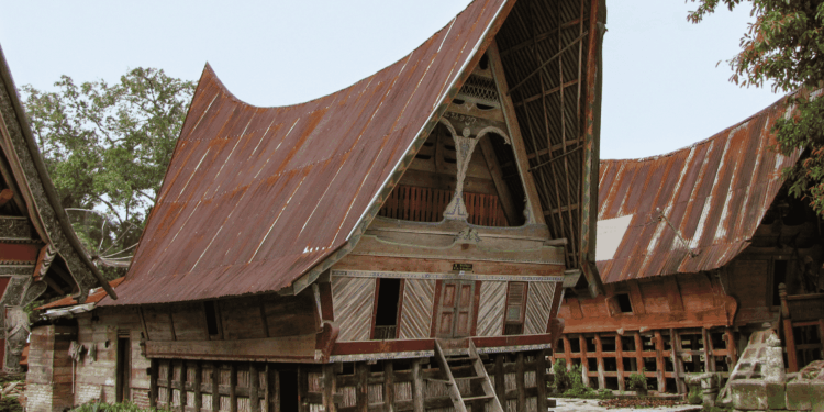 Rumah Adat Indonesia Lengkap dengan Asal Daerahnya