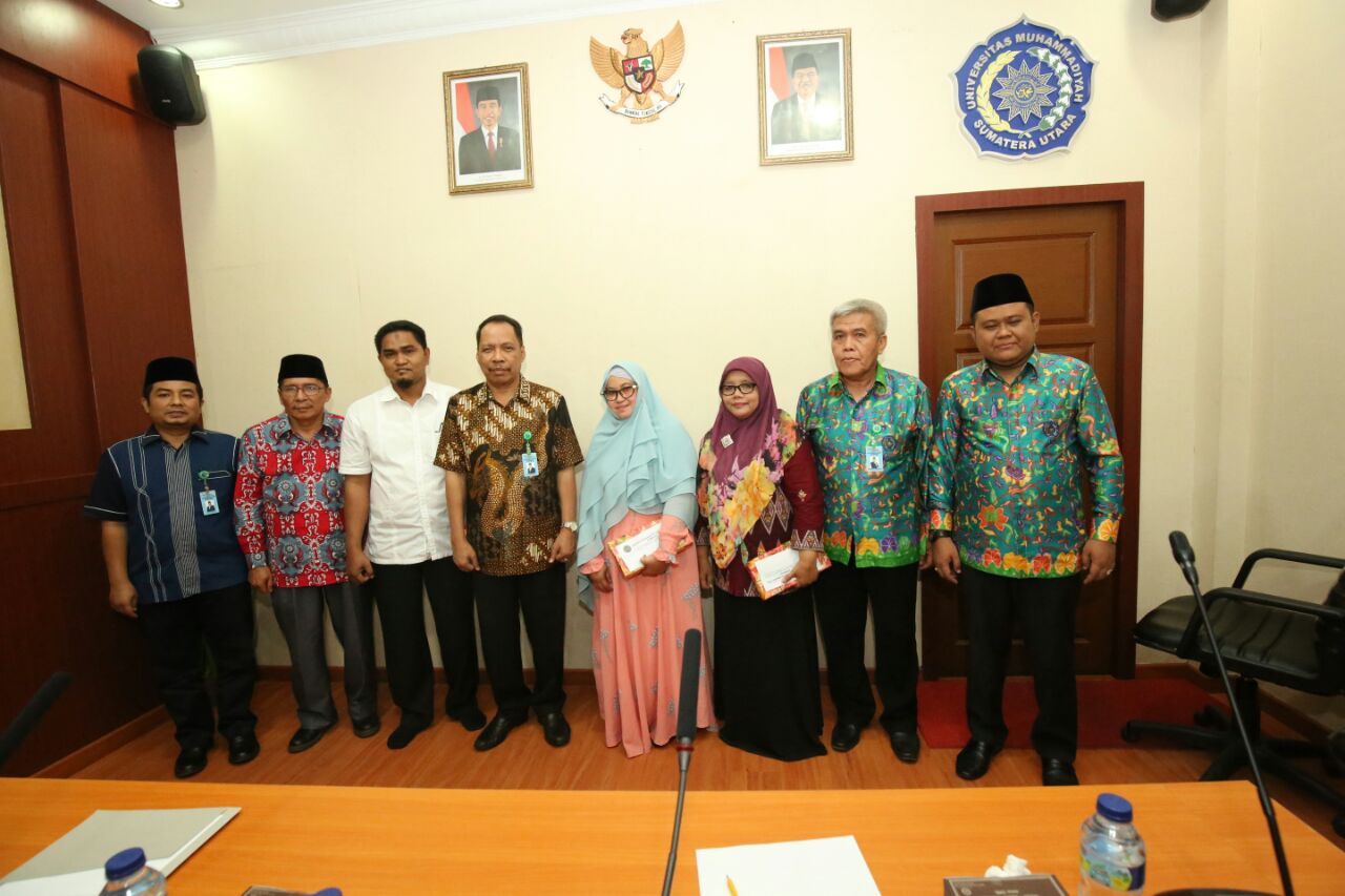 Rektor UMSU Melepas Tujuh Dosen Naik Haji