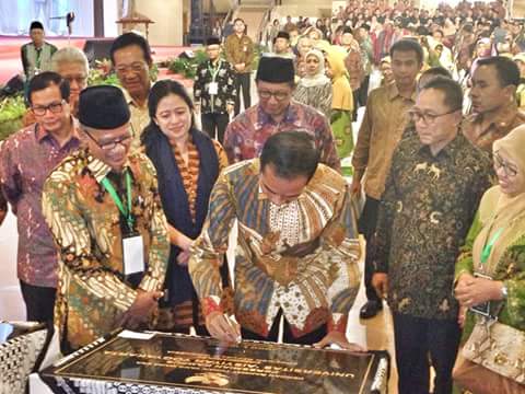 Presiden Jokowi Tandatangani Prasasti OIF UMSU