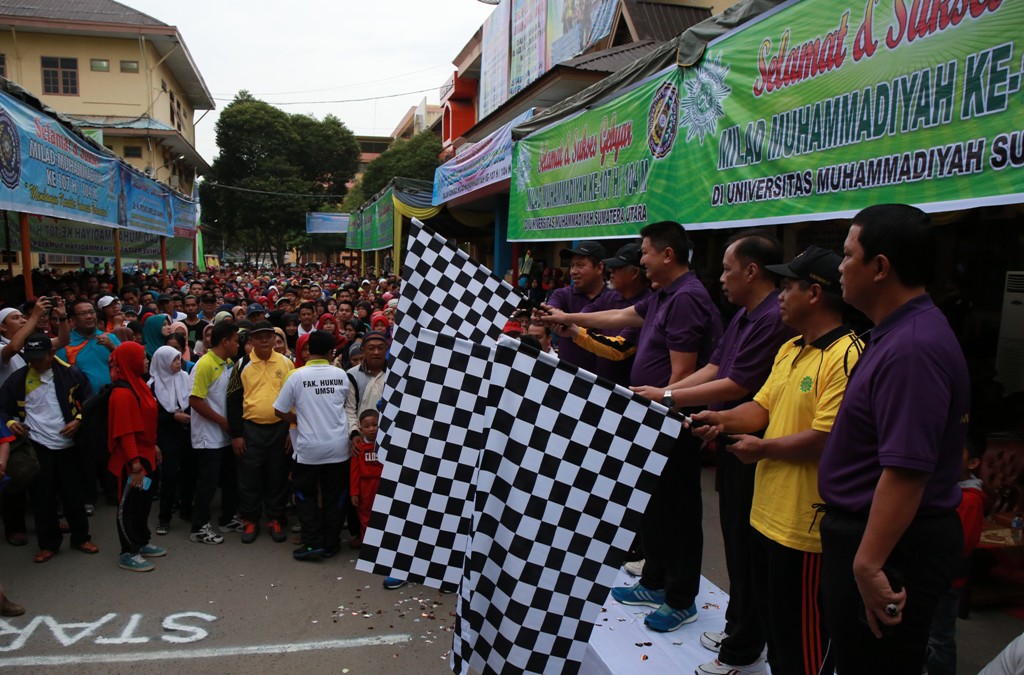 Kapolda Lepas Ribuan Peserta Jalan Santai Muhammadiyah Sumut