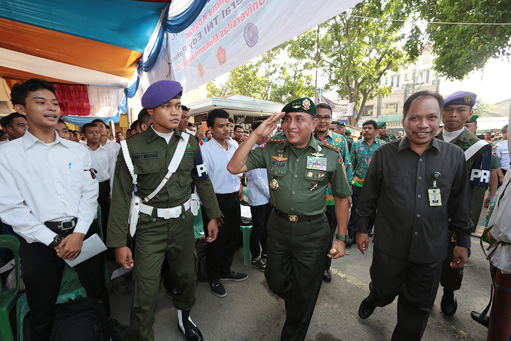 Pangkostrad Tularkan Bela Negara Kepada 4.900 Mahasiswa Baru UMSU