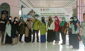 FISIP UMSU Lecturers Conduct BUMDes Management Training in Langkat