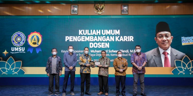 Tingkatkan SDM! UMSU Gelar Kuliah Umum Pengembangan Karir Dosen Bersama Kemdikbudristek