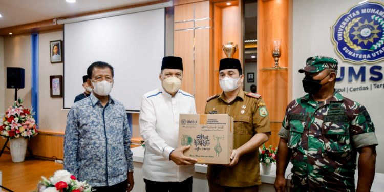 UMSU Distributes 600 Food Packages for Ramadan 1443 H