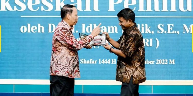 Member of the Republic of Indonesia KPU (General Election Commission of the Republic of Indonesia) Idham Holik Public Lecture at Umsu