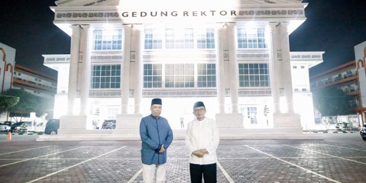 Chairman of PP Muhammadiyah Dahlan Rais Attends Gathering and Breaking the Fast with the UMSU Academic Community