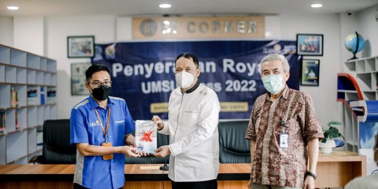 Chairman of PP Muhammadiyah Dahlan Rais Attends Gathering and Breaking the Fast with the UMSU Academic Community