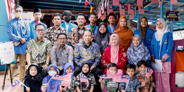 UMSU RECTOR VISITS FAI INTERNATIONAL KKN STUDENTS IN MALAYSIA