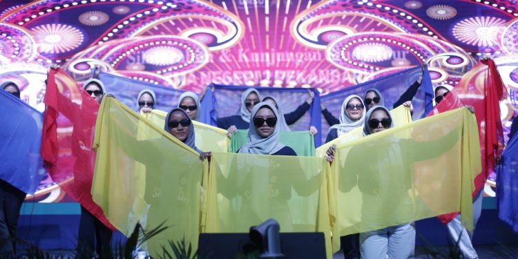 SMAN 2 Pekan Baru’s Vibrant Talents Illuminate the UMSU Stage
