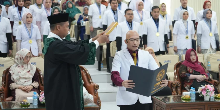 FK UMSU Judicates and Takes Oath of 28 Doctors