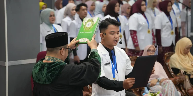 76 UMSU Medical Graduates Take Physician’s Oath with 90% UKMPPD Pass Rate