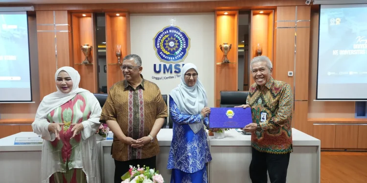 UMSU Welcomes Courtesy Visit from Deztron University Indonesia
