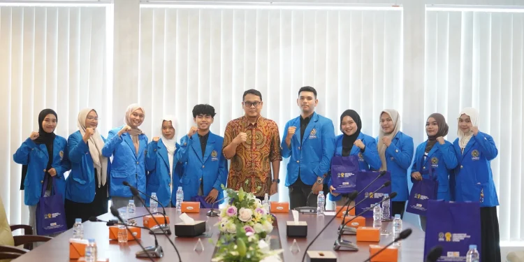 UMSU Sends Off 10 Students for Student Mobility Program at INTI International University, Malaysia