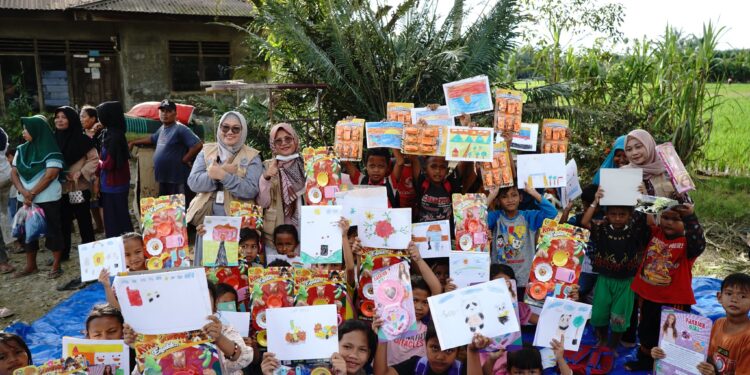 UMSU Emergency Response Team Distributes Food Aid and Clean Water in Sekoci Village, Langkat