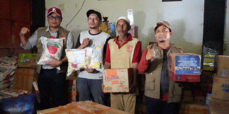 UMSU Delivers Aid Packages to Flood Victims in Aceh Tamiang