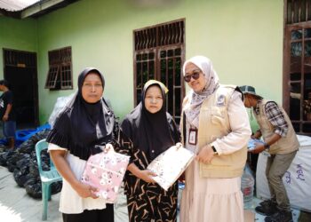 UMSU Distributes Logistics and Health Aid in Pantai Cermin Village