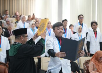 FKIK UMSU Confers Degrees on 32 Doctors from the 64th Cohort