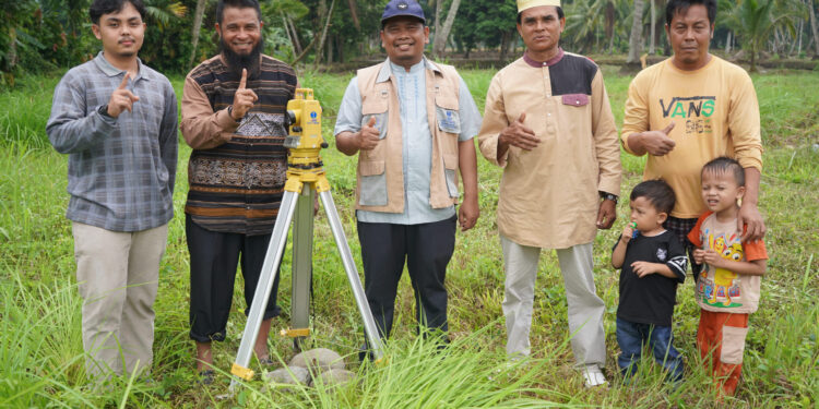 OIF UMSU Measures Qibla Direction for Mosque in Pasaman, West Sumatra