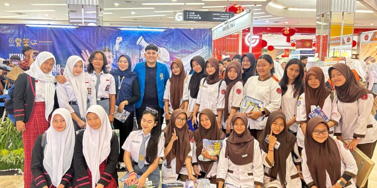 Thousands of Students Visit UMSU Booth at LLDikti North Sumatra Education Expo