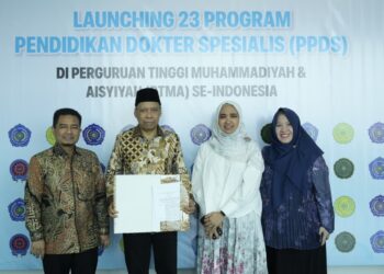 UMSU Rector Receives Decree for PTMA Specialist Medical Education Program from the Indonesian Minister of Higher Education, Science, and Technology