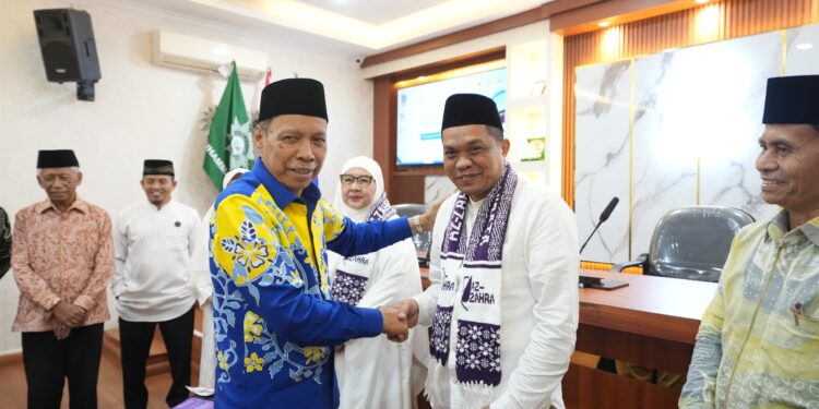 UMSU Rector Sends Off INSIS Participants to Turkey and Saudi Arabia