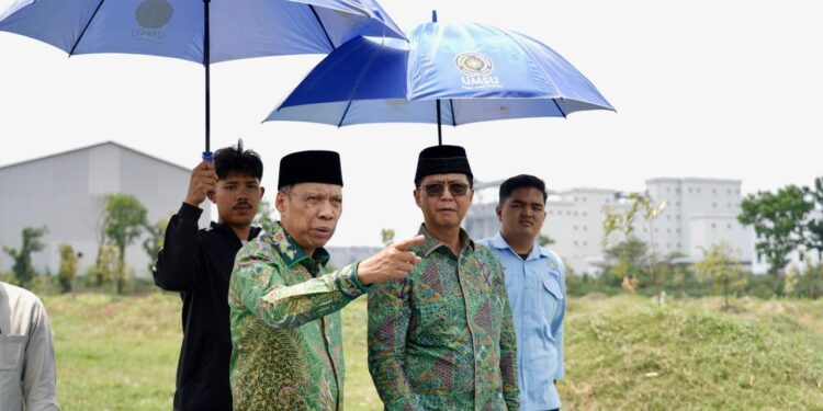 Bank Danamon Syariah Director Visits UMSU Campus IV