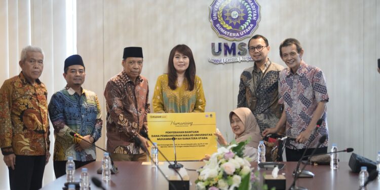 UMSU Receives Rp100 Million Donation for Construction of K.H. Ahmad Dahlan Mosque from the Family of Dr. Harun