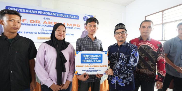 Prof. Akrim Provides Assistance Through the “Redeem 100 Diplomas” Program for Alumni of Muhammadiyah Vocational High School 9 Medan