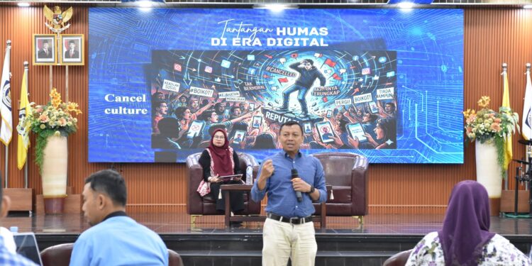 UMSU Public Relations Director Serves as Speaker at LLDIKTI Region I North Sumatra Public Relations Workshop