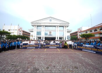 UMSU Rector Sends Off 460 Students for Thematic Literacy Community Service Program Across Three Regencies