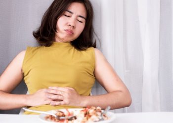 Cara Agar Tidak Sakit Perut Setelah Makan Pedas Secara Alami