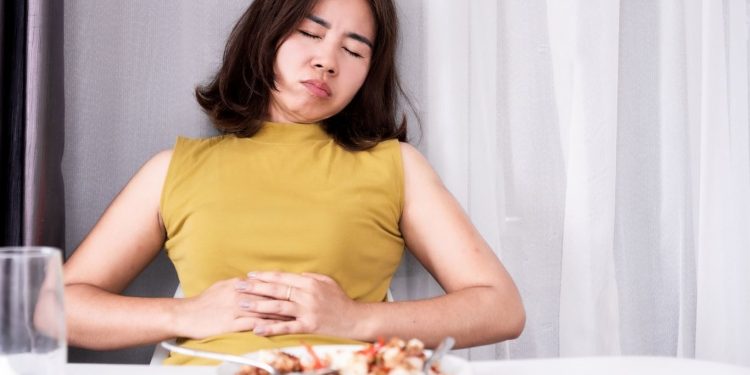 Cara Agar Tidak Sakit Perut Setelah Makan Pedas Secara Alami